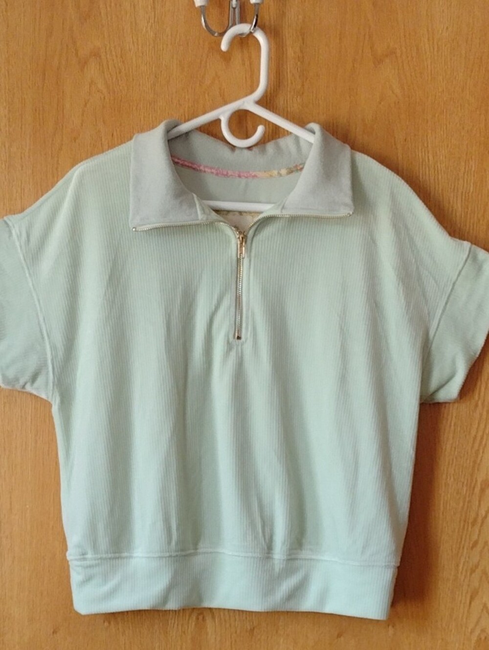 Umgee Mint Green Velour Top Size Small